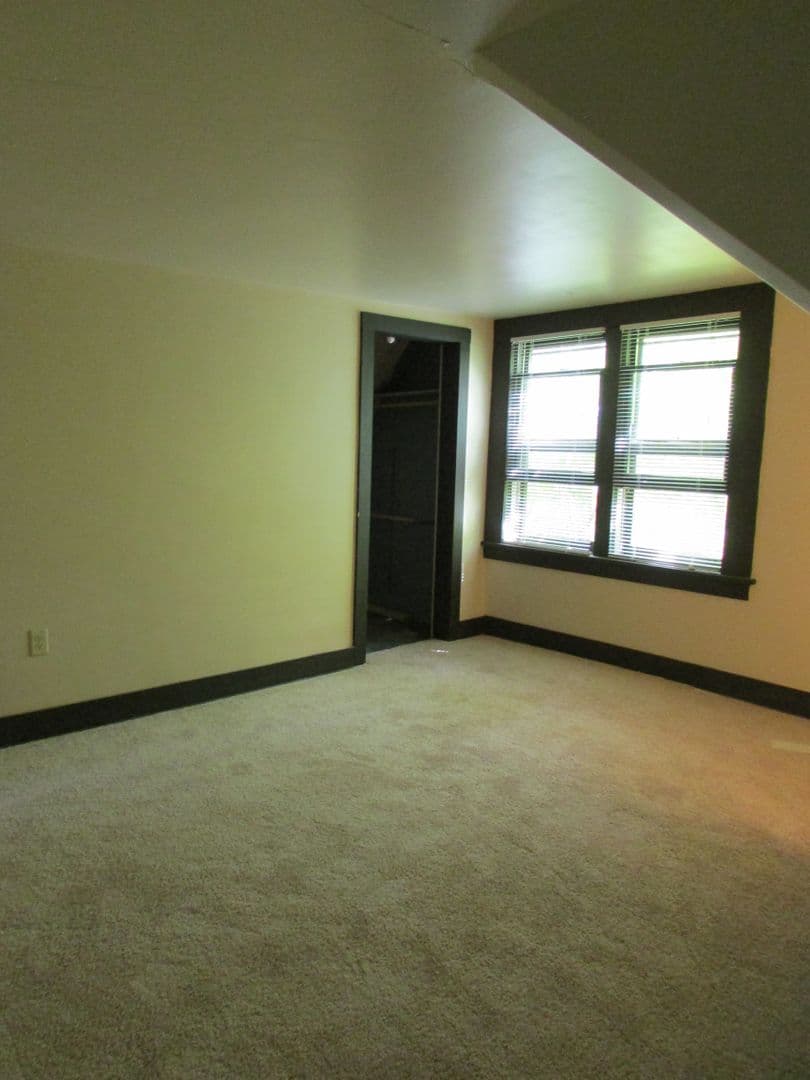 Madison Apartment: 11 North Franklin Street