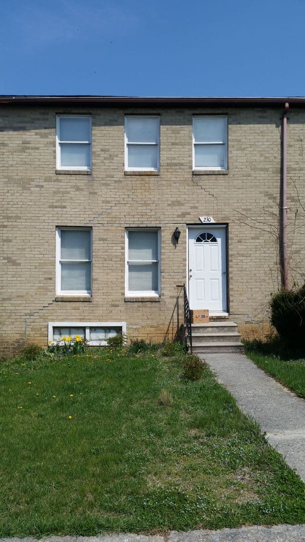 Martinsburg Townhome: 230 Surrey Court