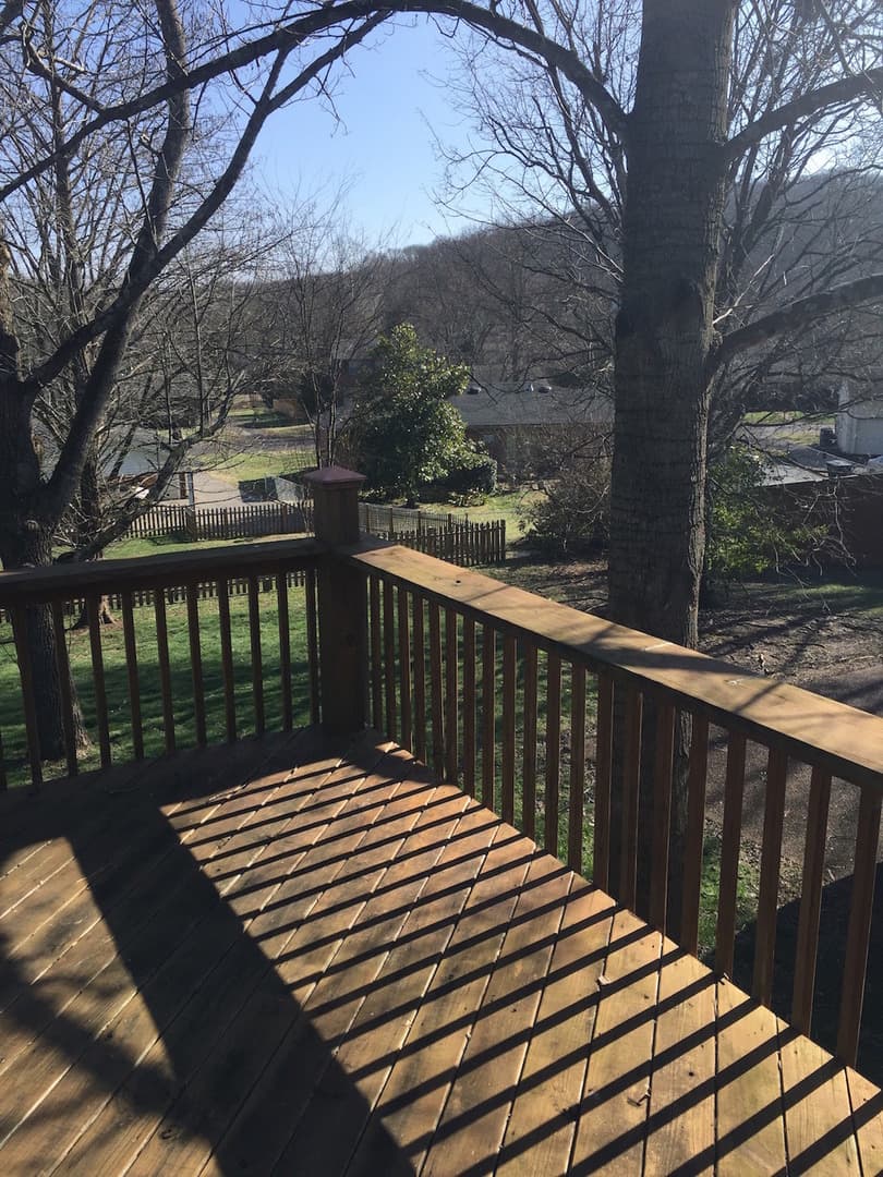 Nashville House: 924 Neuhoff Ln