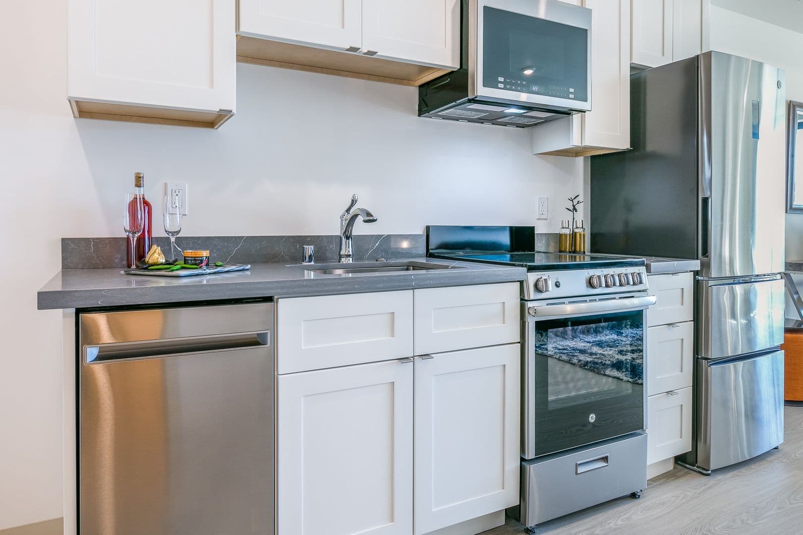 San Francisco Apartment: 363 6th St