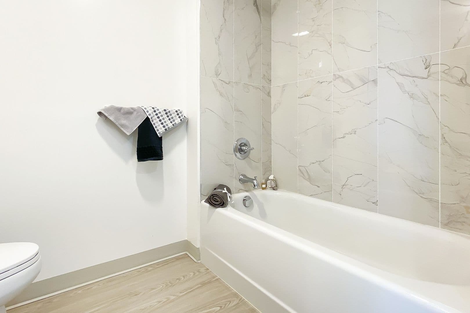 San Francisco Apartment: 363 6th St