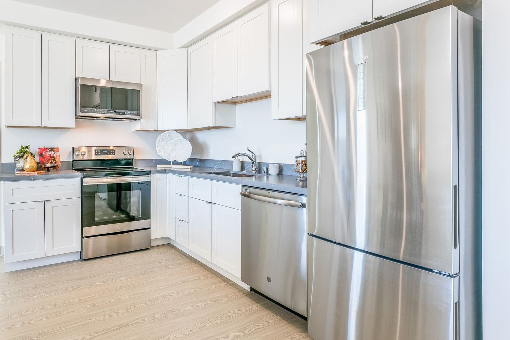 San Francisco Apartment: 363 6th St