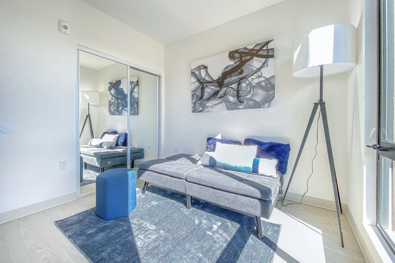 San Francisco Apartment: 363 6th St