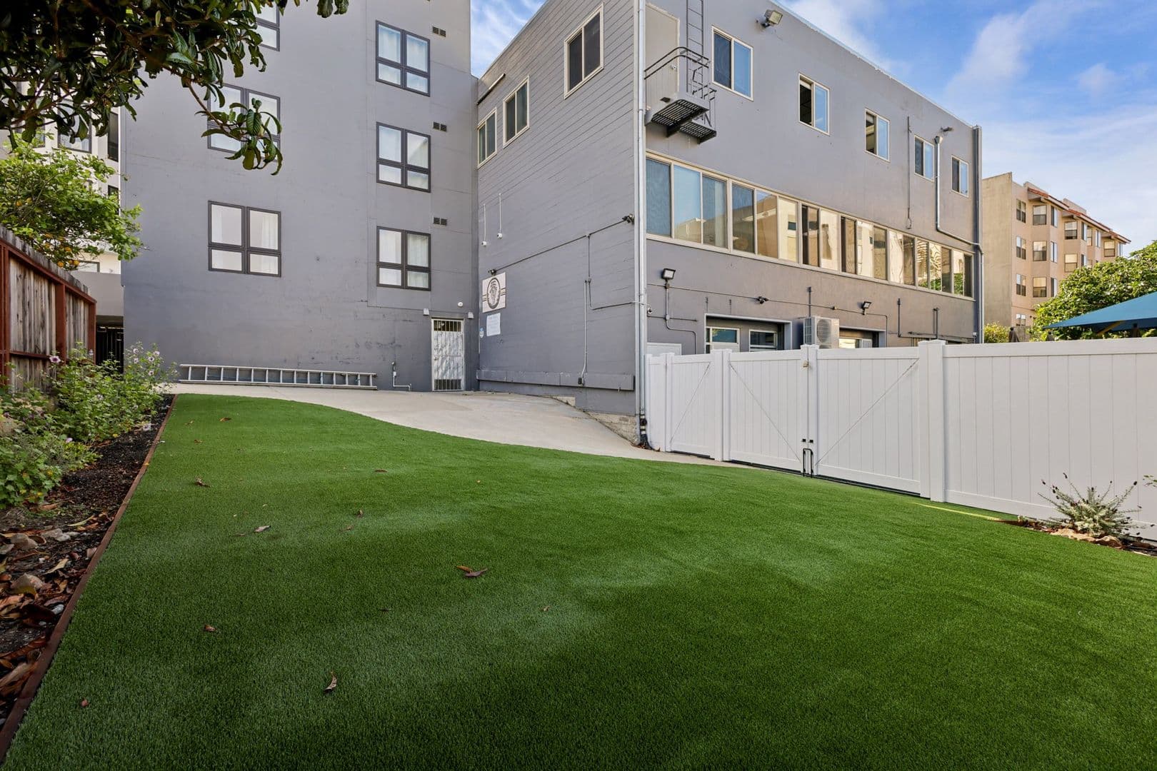 San Francisco Apartment: 4742 Mission Street