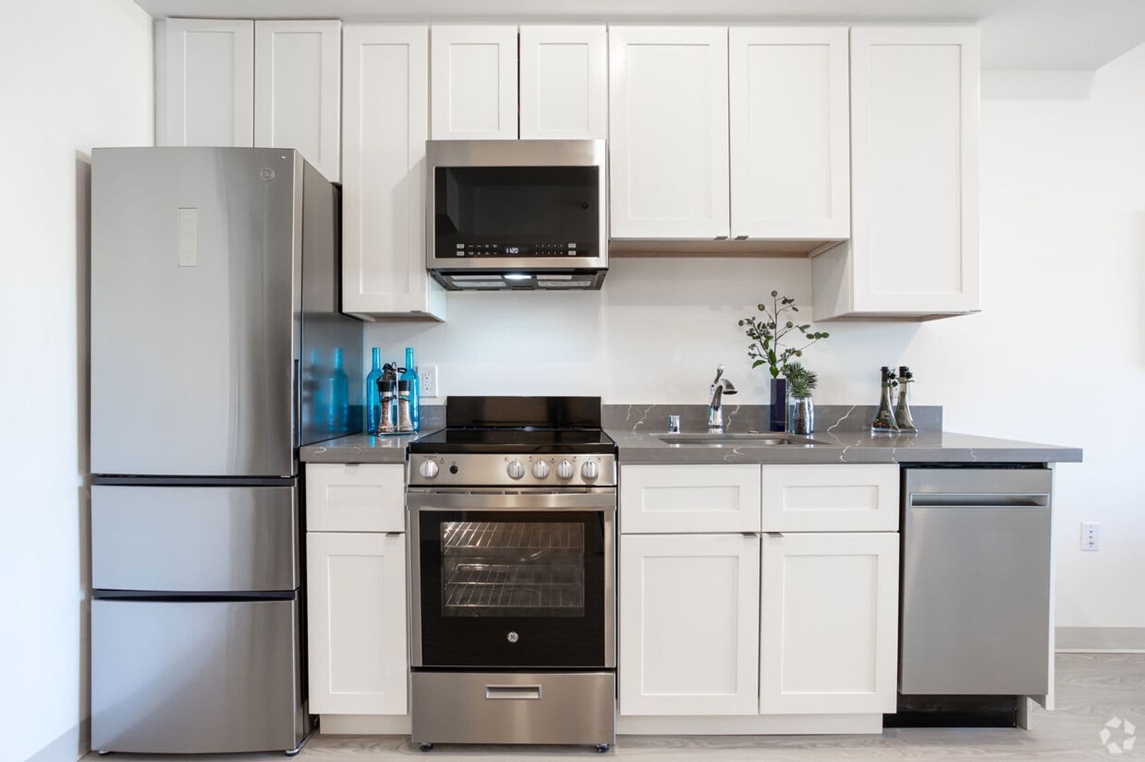 San Francisco Apartment: 345 6th St