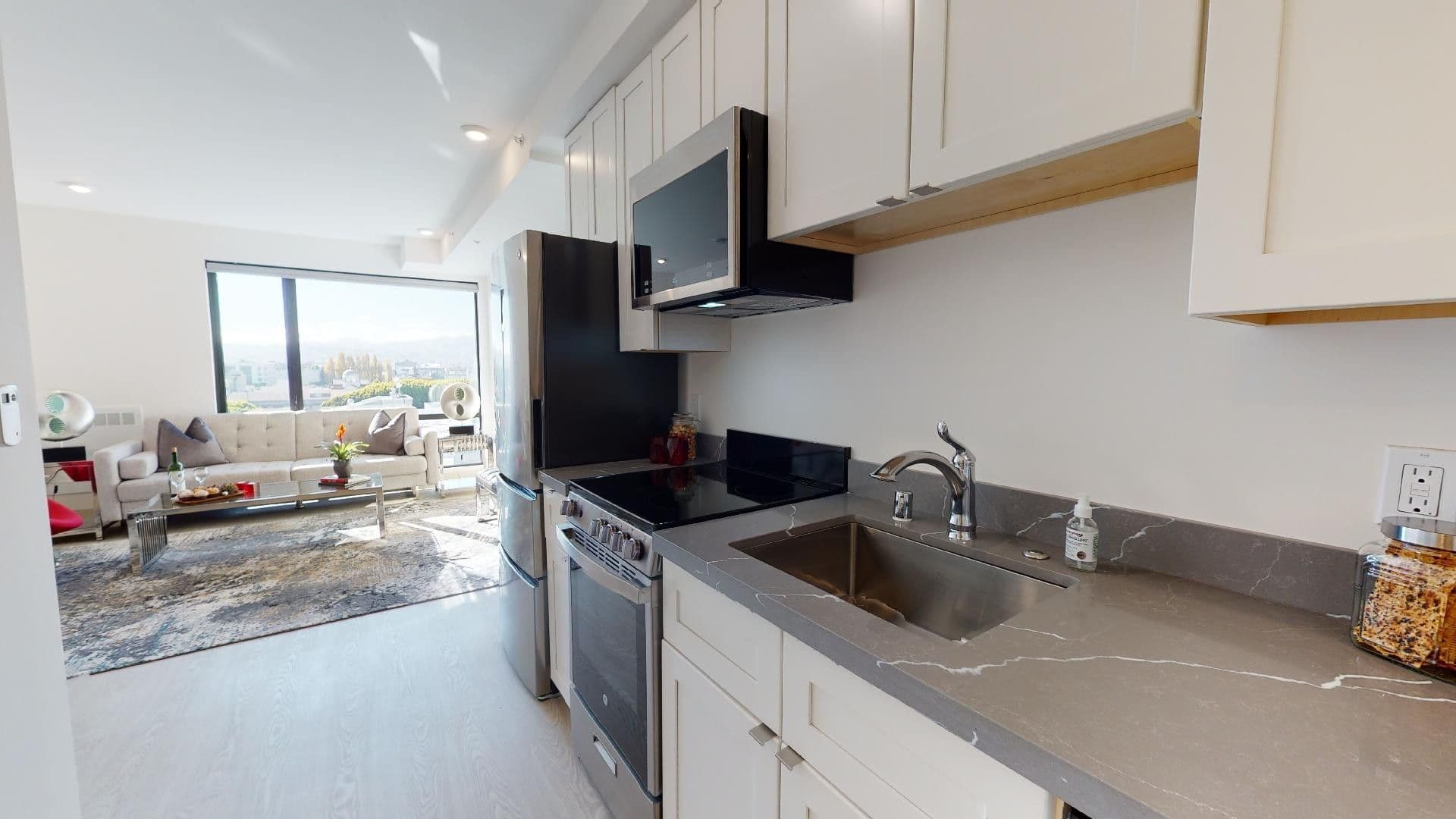 San Francisco Apartment: 345 6th St