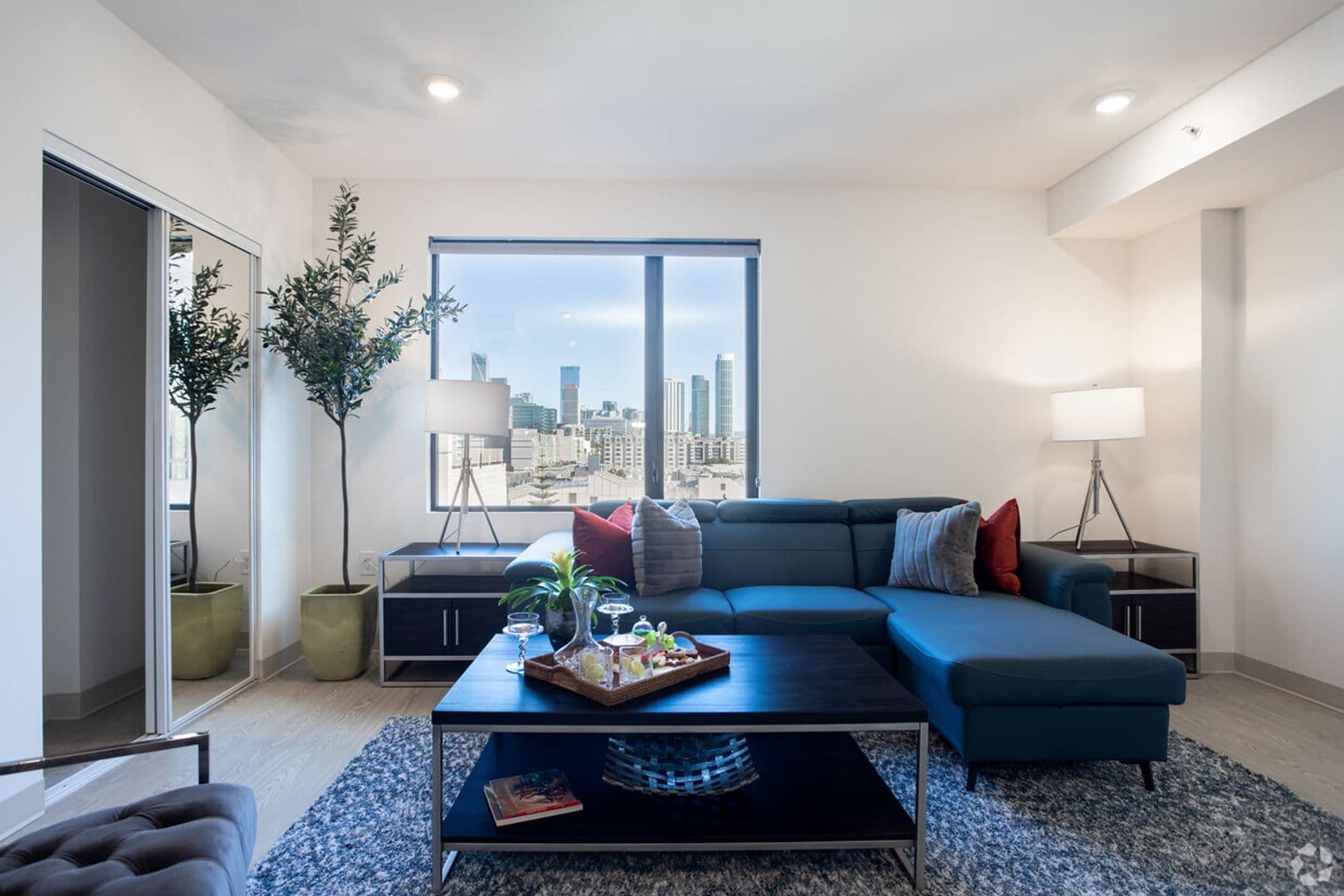 San Francisco Apartment: 345 6th St