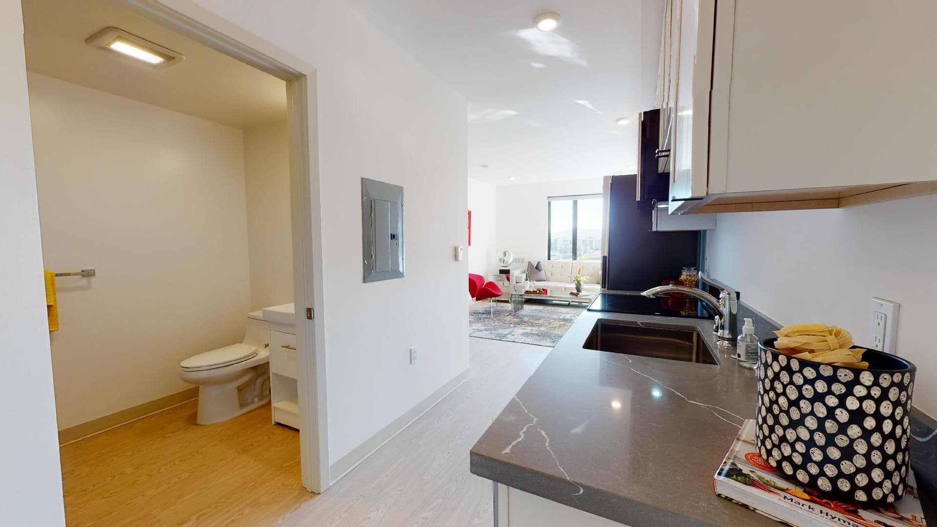 San Francisco Apartment: 345 6th St