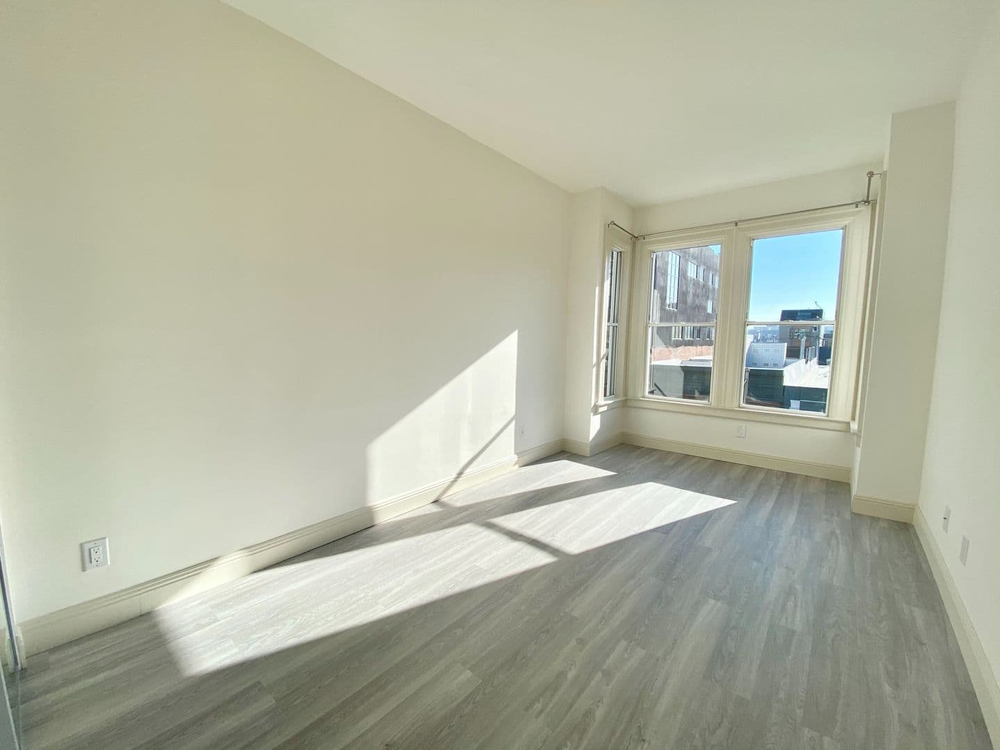 San Francisco Apartment: 1242 Howard St
