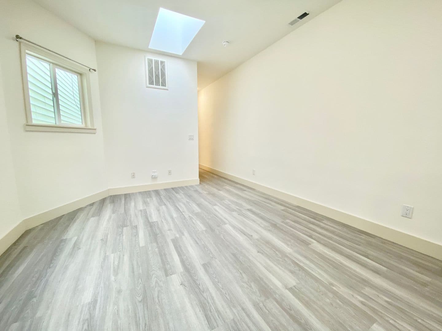 San Francisco Apartment: 1242 Howard St