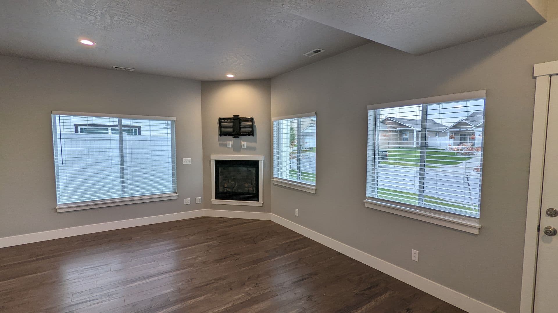 Post Falls House: 12076 W Wellington Ave