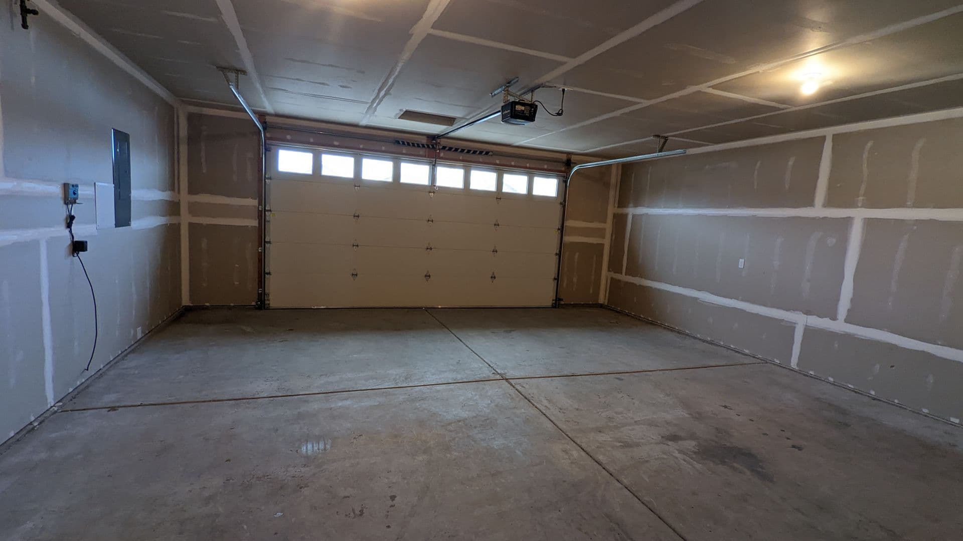 Post Falls House: 12076 W Wellington Ave