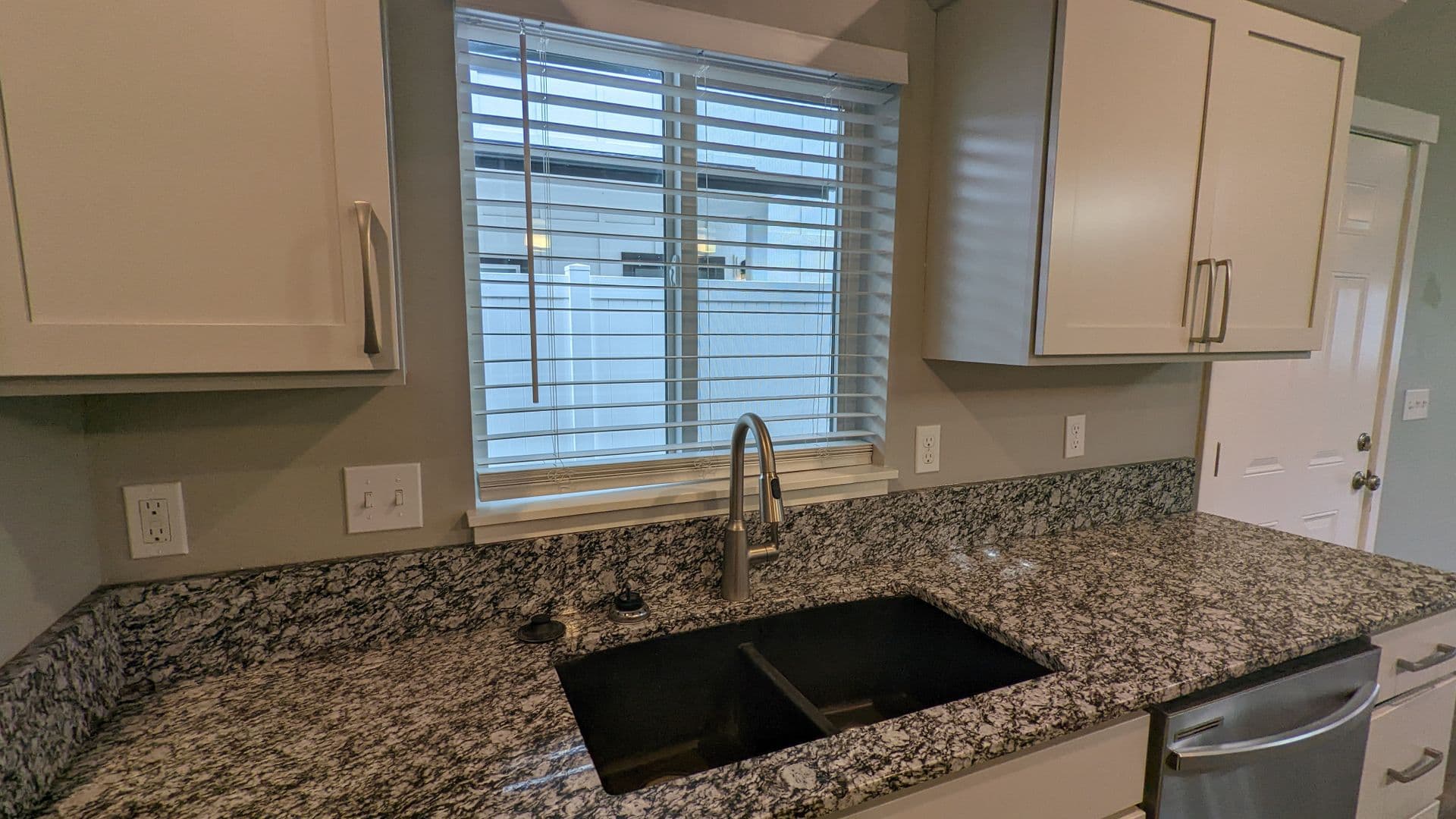 Post Falls House: 12076 W Wellington Ave