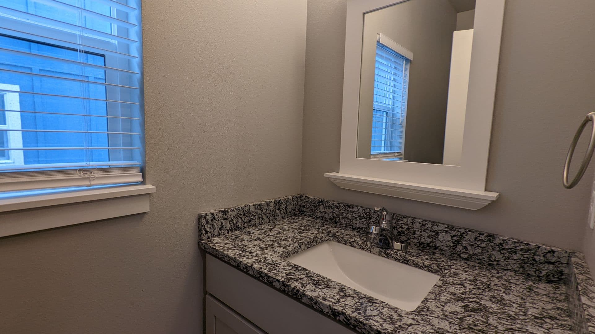 Post Falls House: 12076 W Wellington Ave