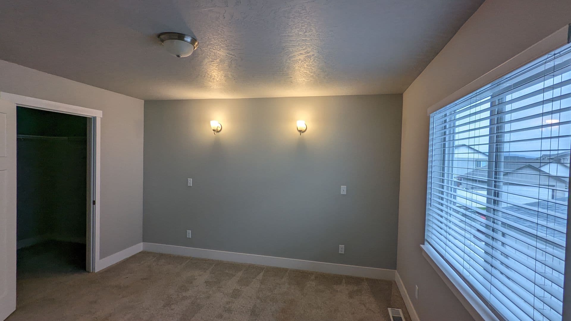 Post Falls House: 12076 W Wellington Ave