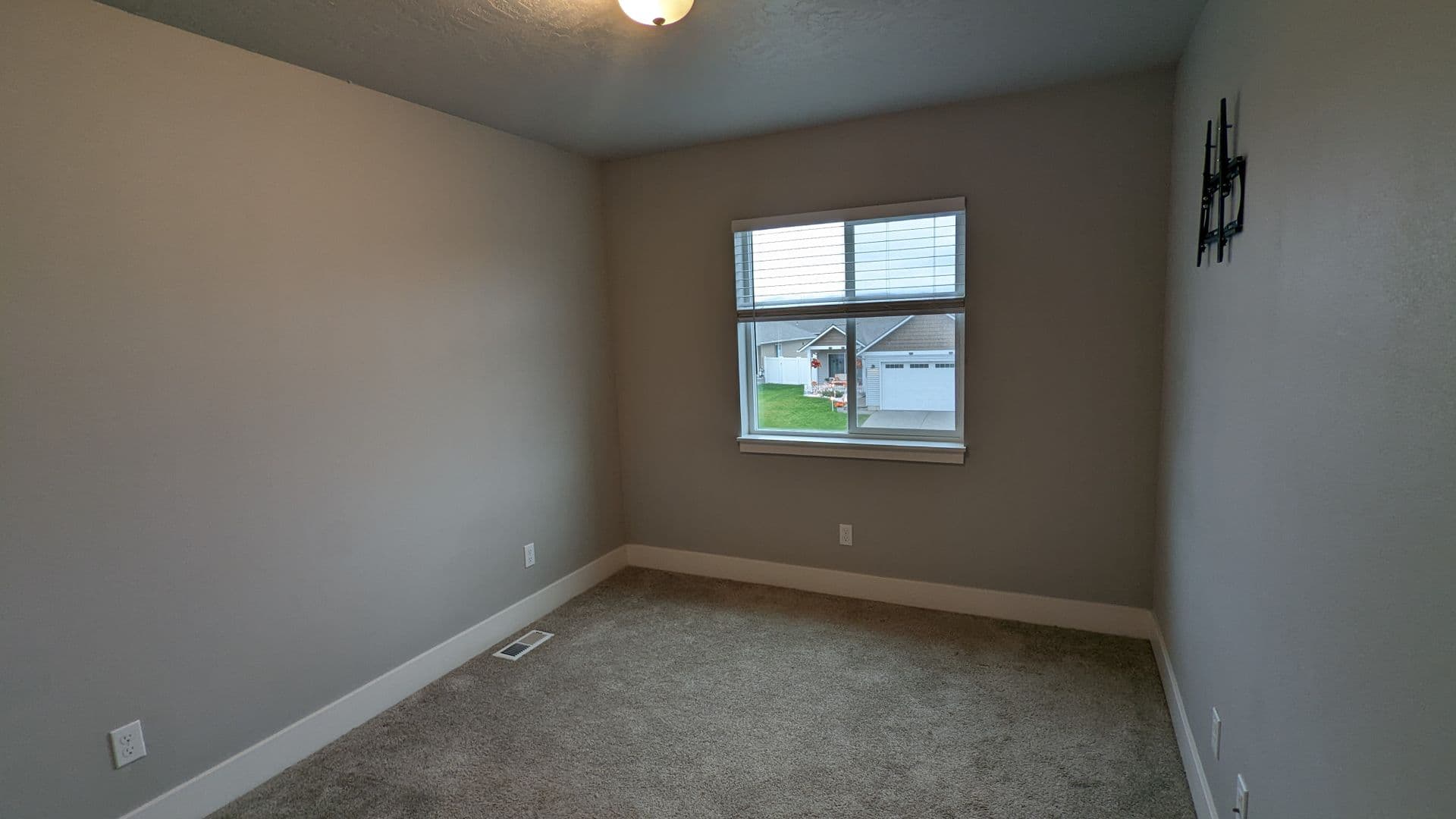 Post Falls House: 12076 W Wellington Ave