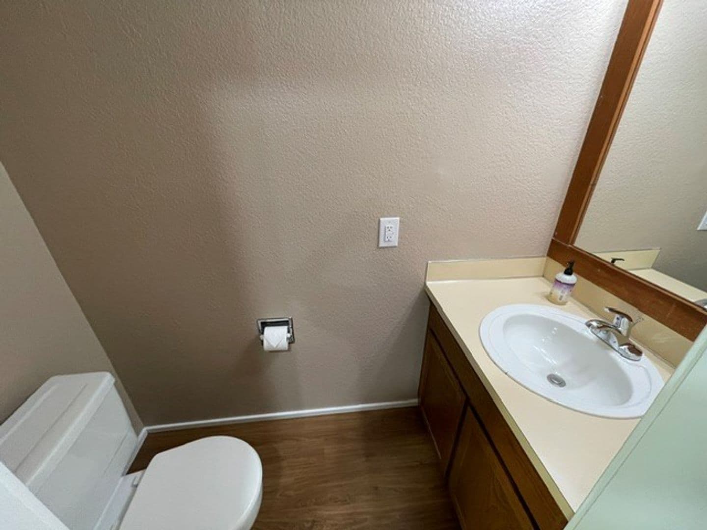 Kirkland Apartment: 9915 N.E. 135th Place