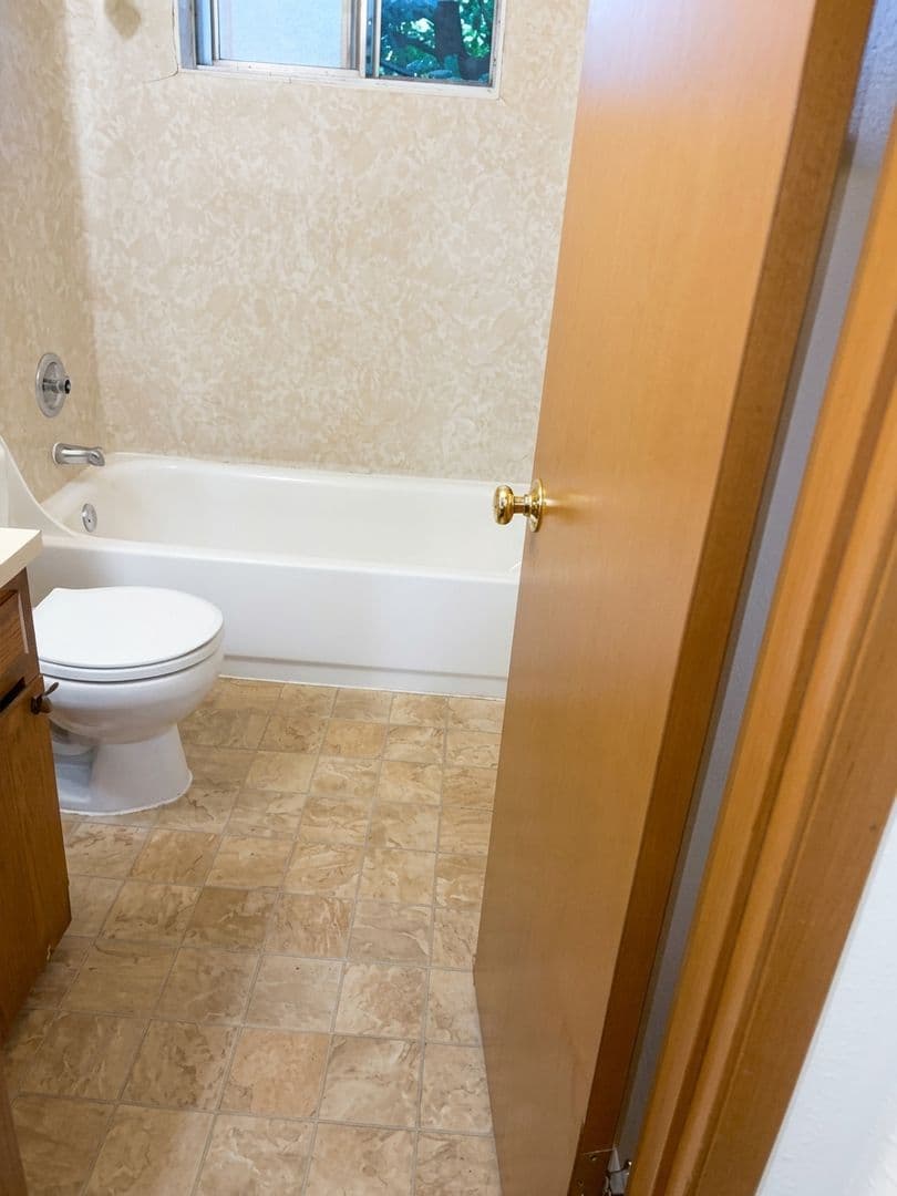 Portland Apartment: 2125-2133 NE Couch