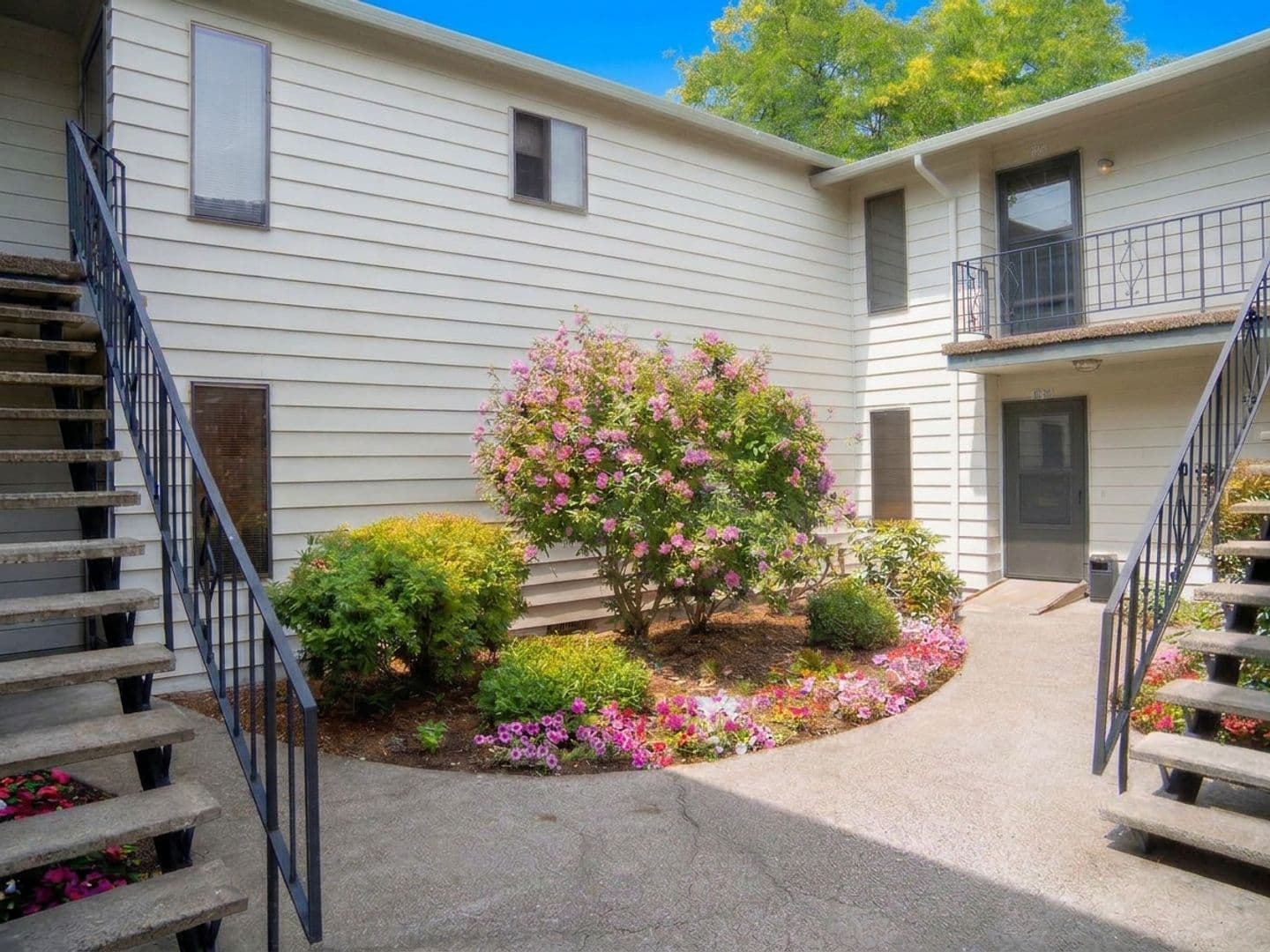 Portland Apartment: 6513-6531 SE Powell