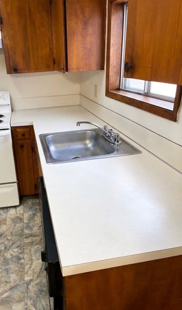 Portland Apartment: 2125-2133 NE Couch