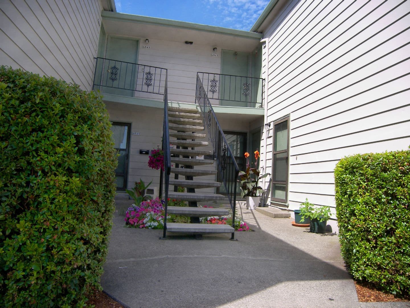 Portland Apartment: 6833-6847 SE Powell