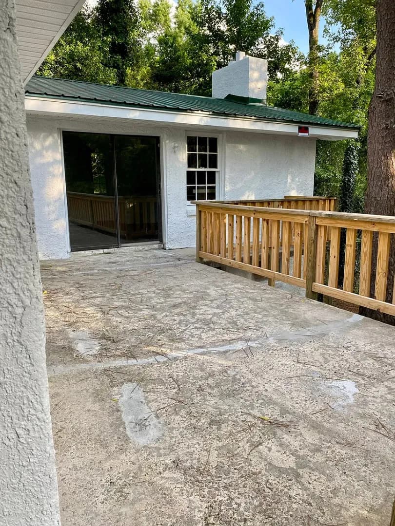 Columbia House: 5245 Ridgewood Camp