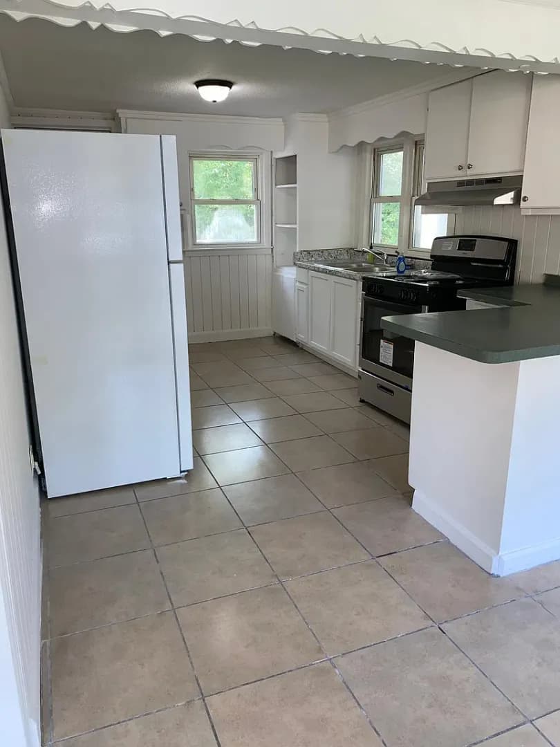 Columbia House: 5245 Ridgewood Camp