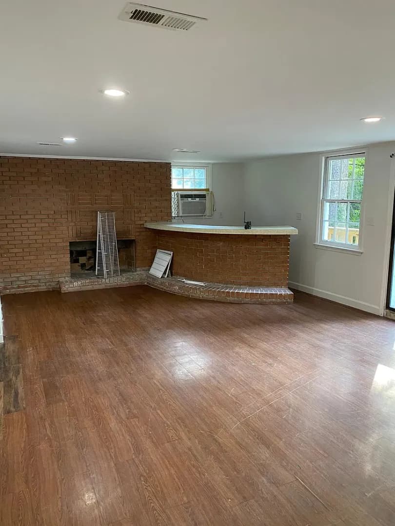 Columbia House: 5245 Ridgewood Camp