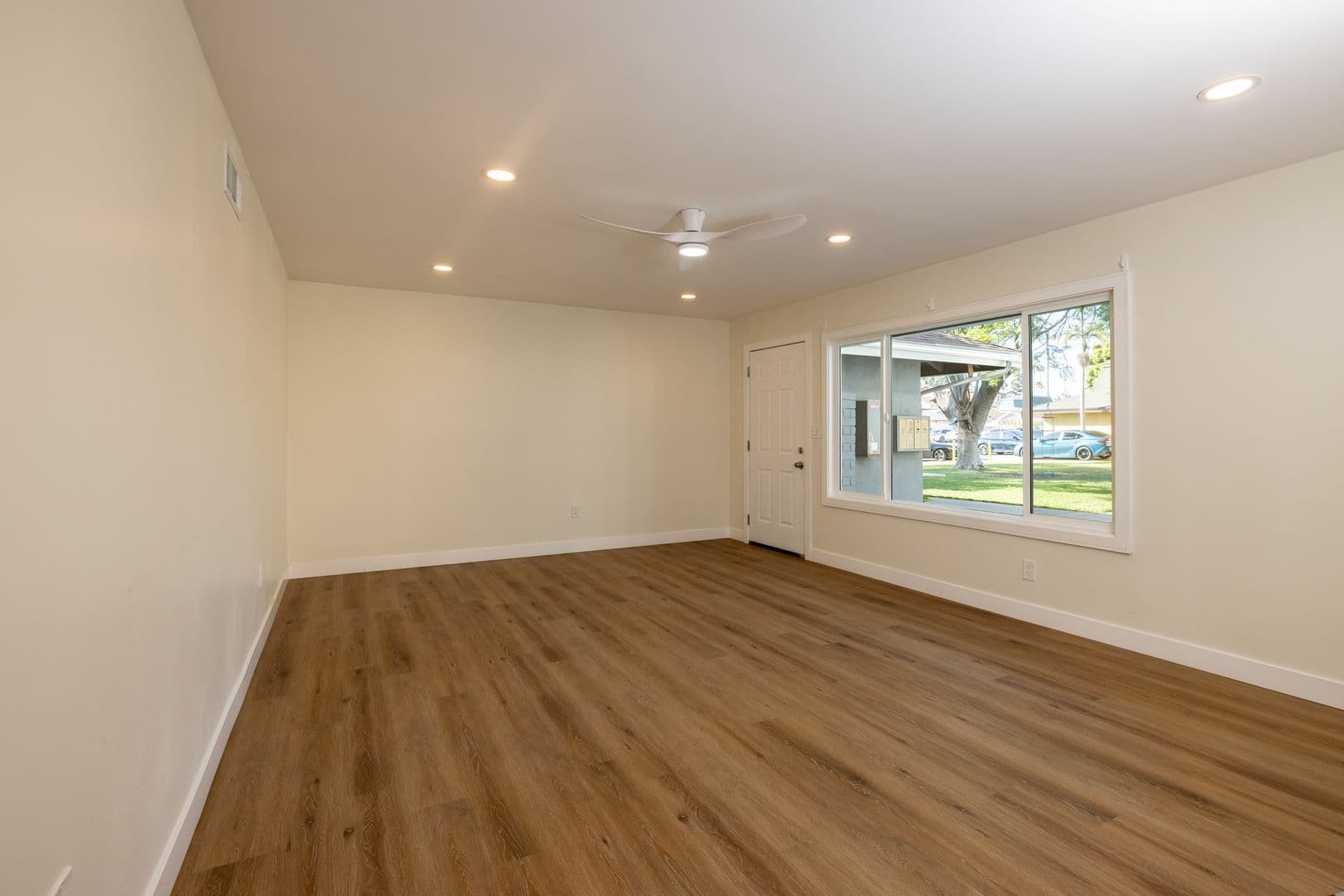 Tustin Apartment: 14691 Carfax Dr