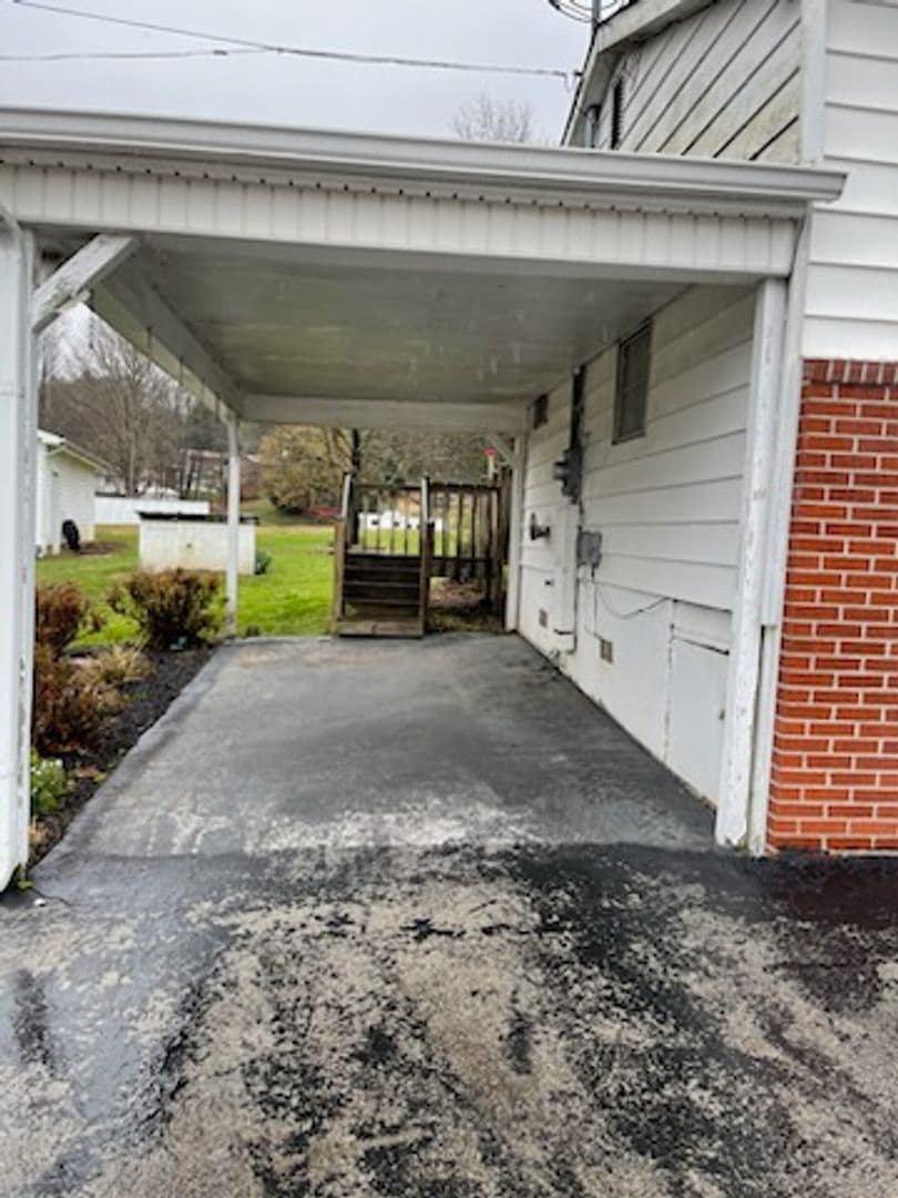 Seymour House: 749 West Union Valley Road