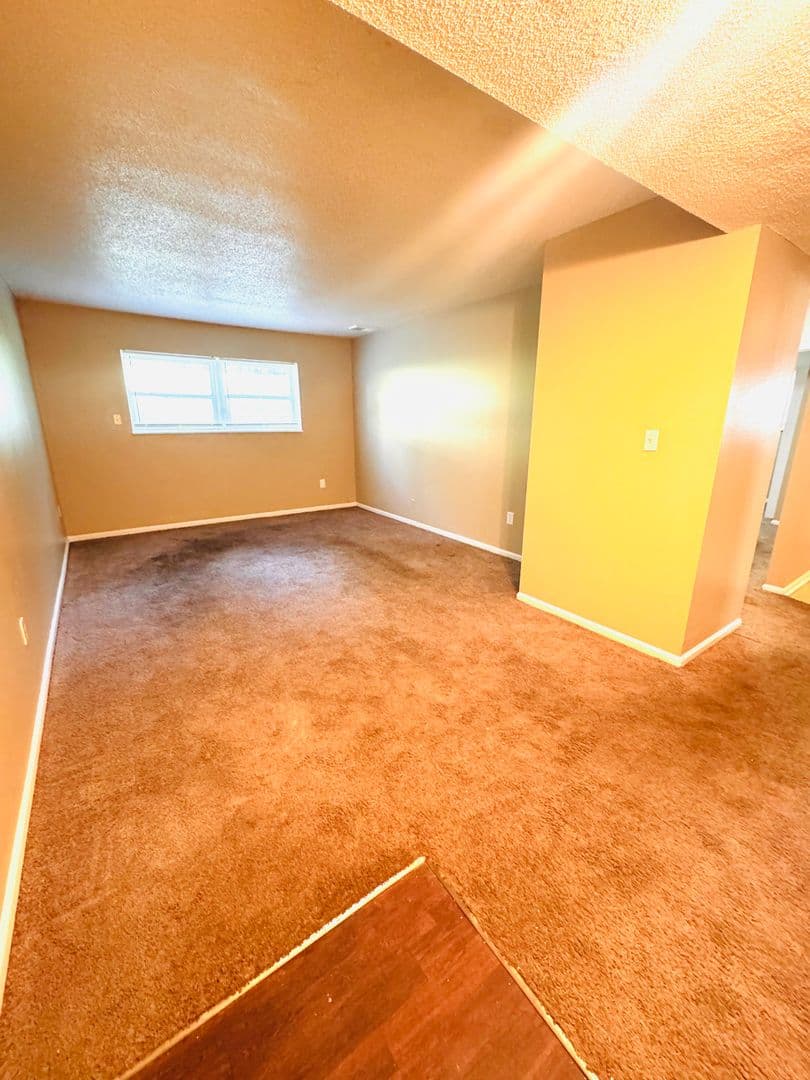 Independence Apartment: 1409 W Maple Ave