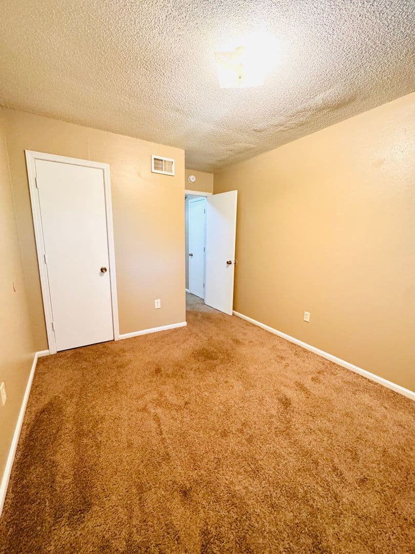 Independence Apartment: 1409 W Maple Ave