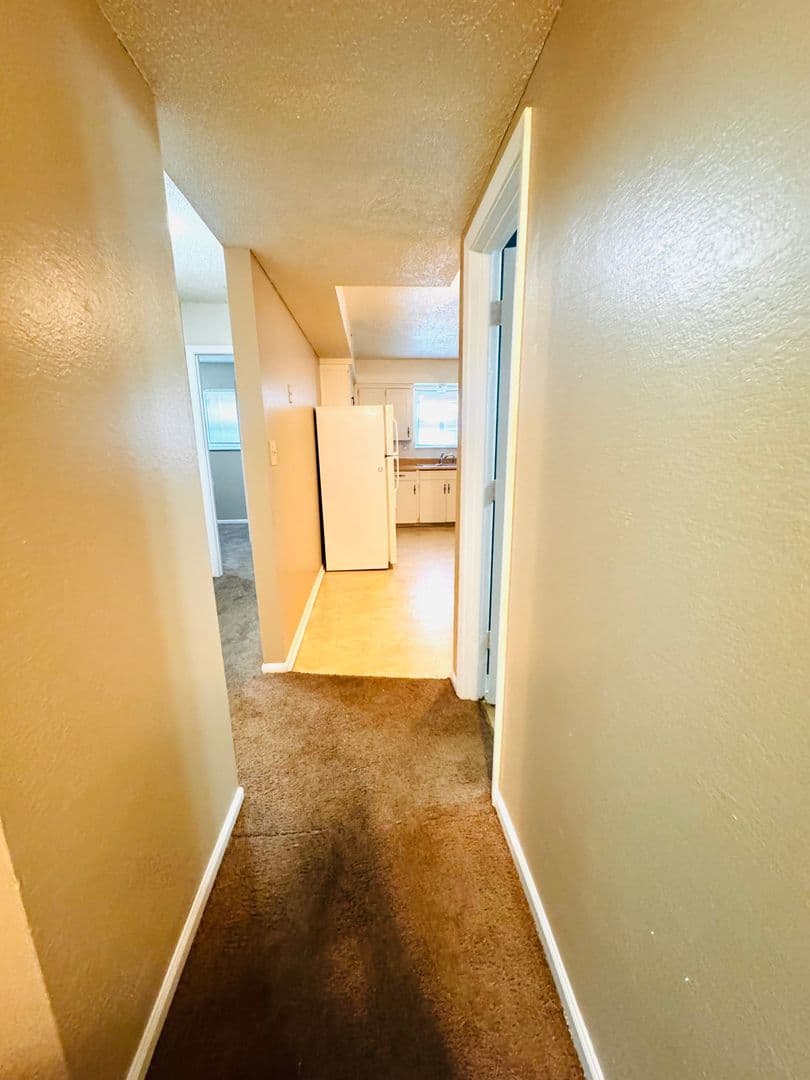 Independence Apartment: 1409 W Maple Ave