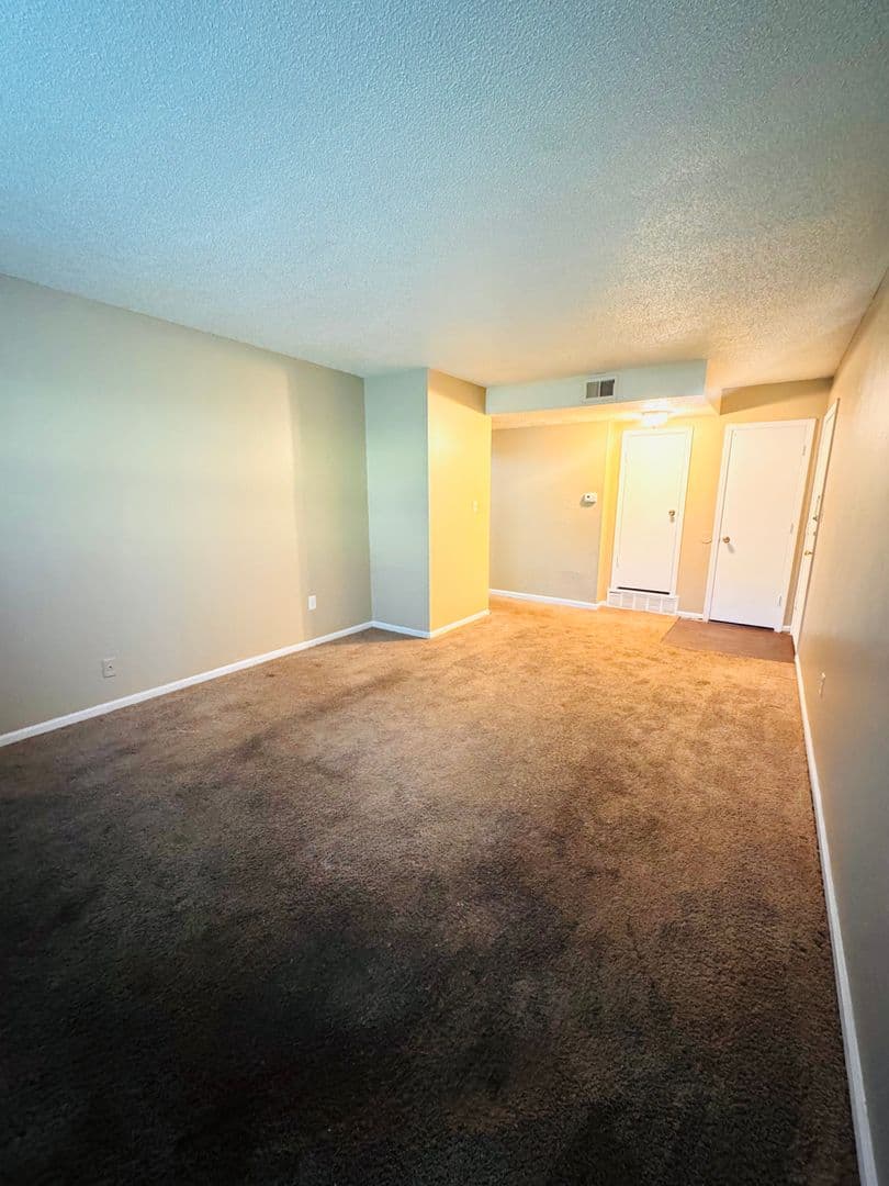 Independence Apartment: 1409 W Maple Ave
