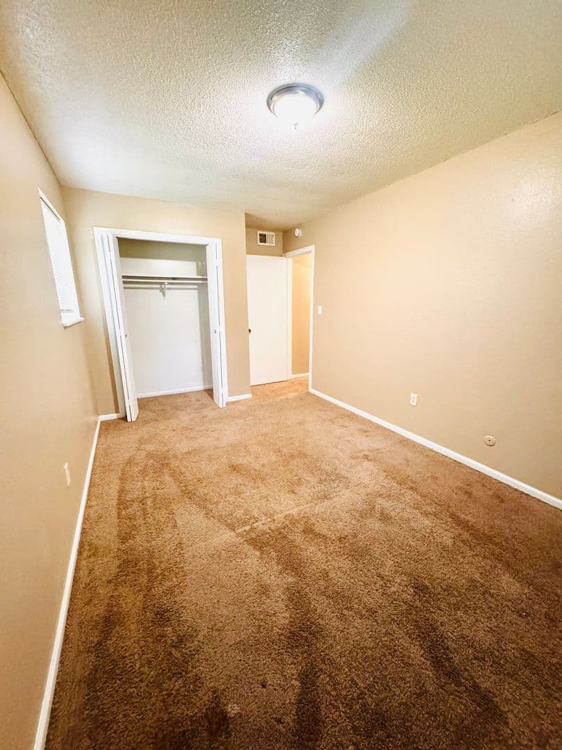 Independence Apartment: 1409 W Maple Ave