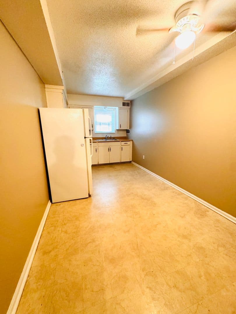 Independence Apartment: 1409 W Maple Ave