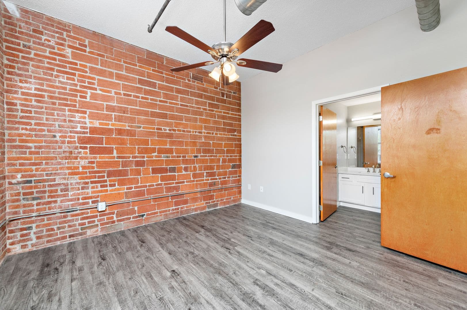 Kansas City Apartment: 920 Broadway Boulevard