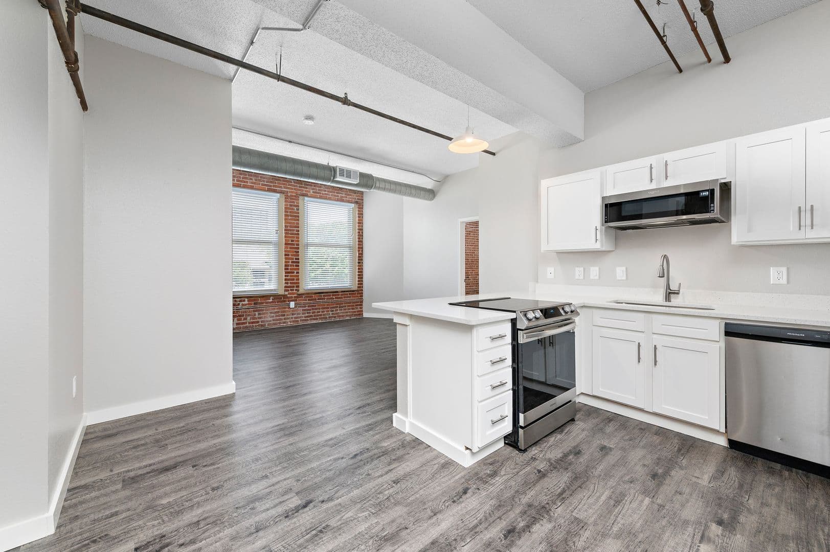 Kansas City Apartment: 920 Broadway Boulevard