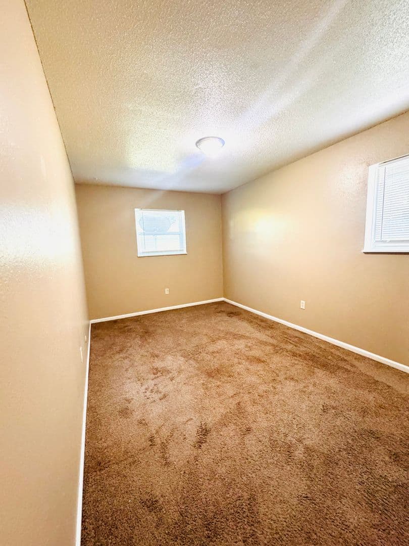 Independence Apartment: 1409 W Maple Ave