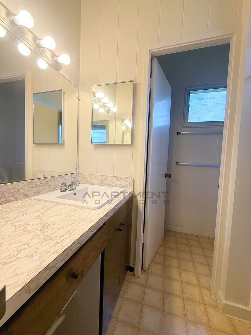 Honolulu House: 2144 Haena Dr