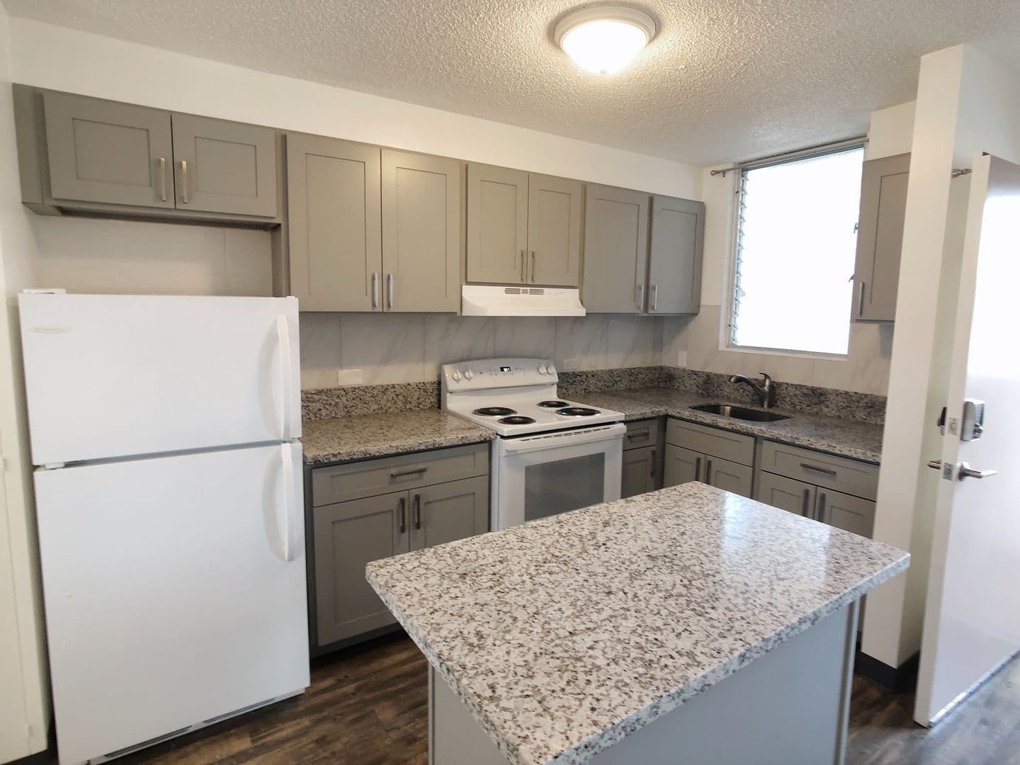 Honolulu Apartment: 412 N. Kuakini Street