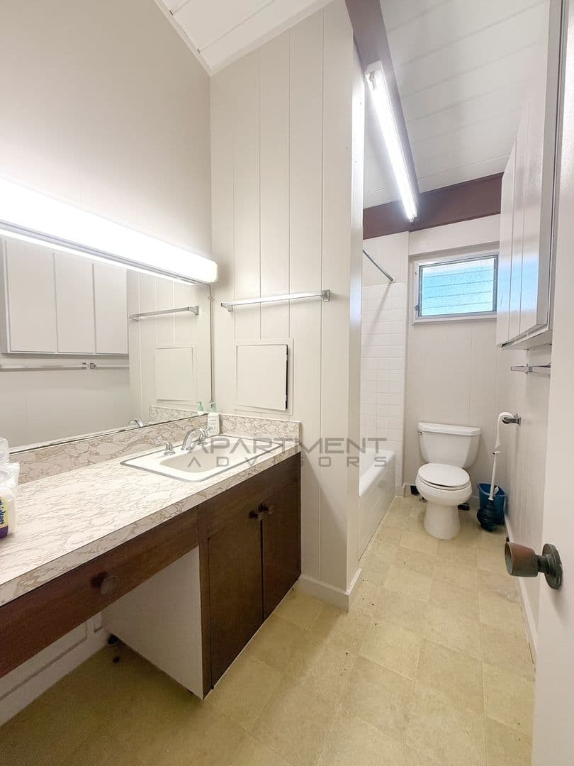Honolulu House: 2144 Haena St