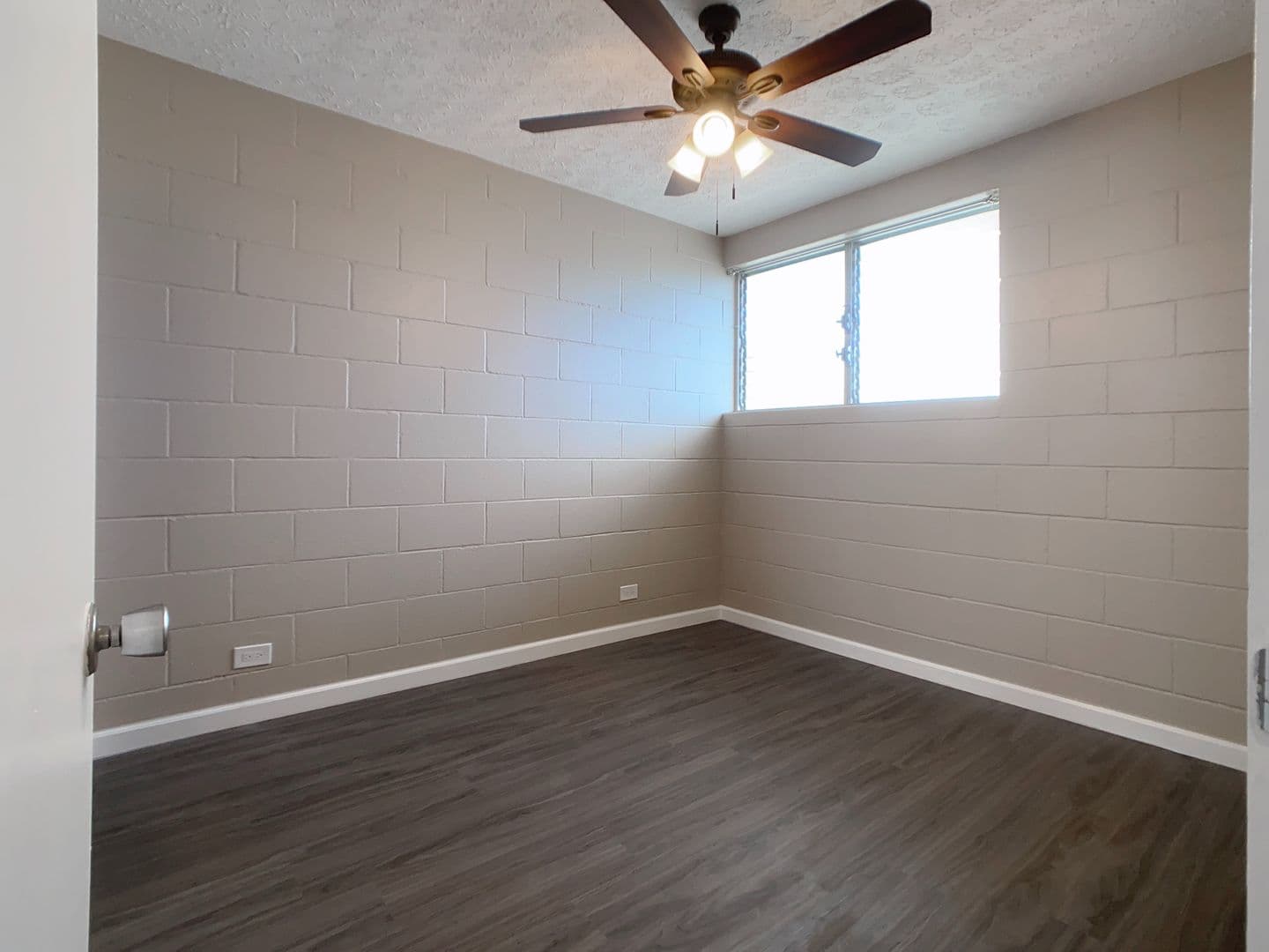 Honolulu Apartment: 716 Lukepane Ave