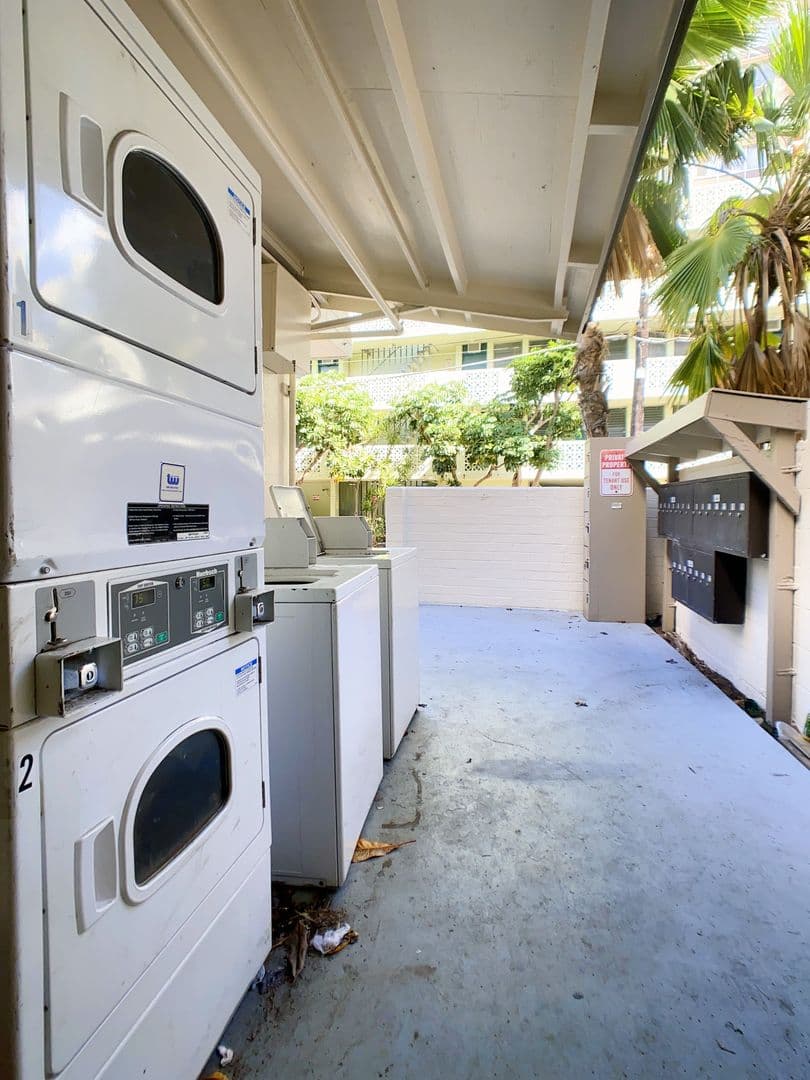 Honolulu Apartment: 264 Kaiulani Ave