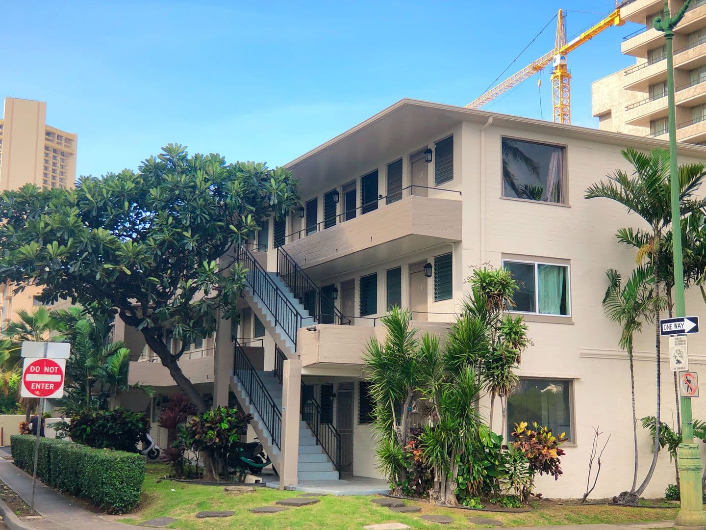 Honolulu Apartment: 264 Kaiulani Ave