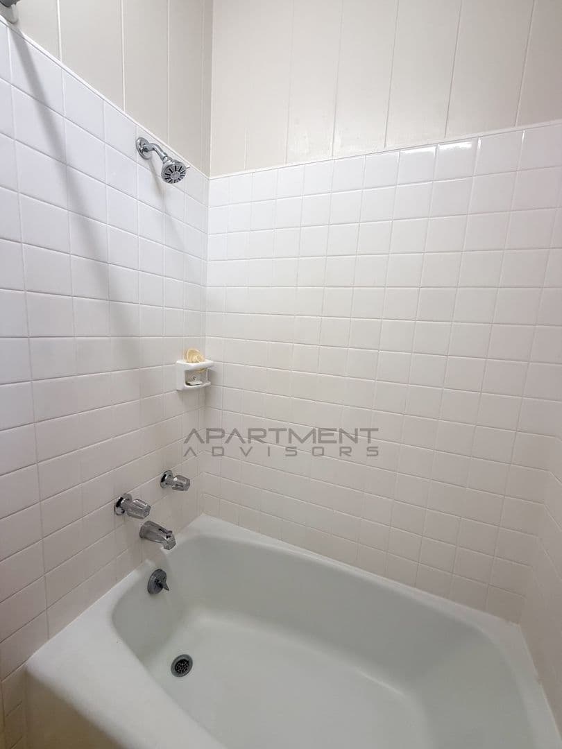 Honolulu House: 2144 Haena St
