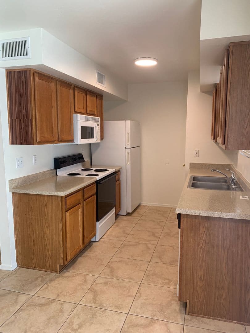 Tucson Apartment: 9111 E Broadway