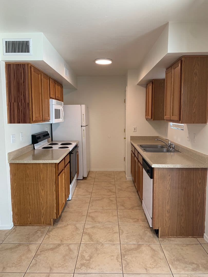Tucson Apartment: 9111 E Broadway