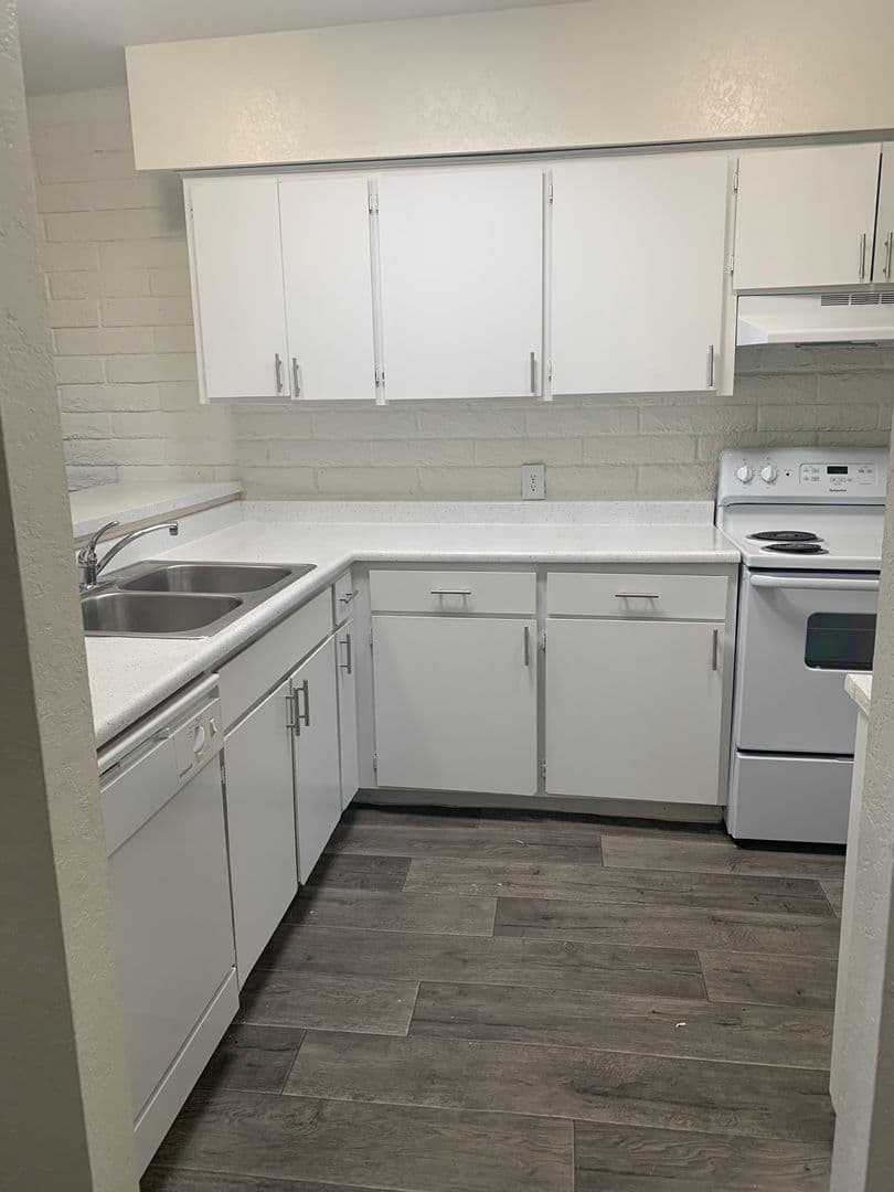 Tucson Apartment: 9009 E Broadway