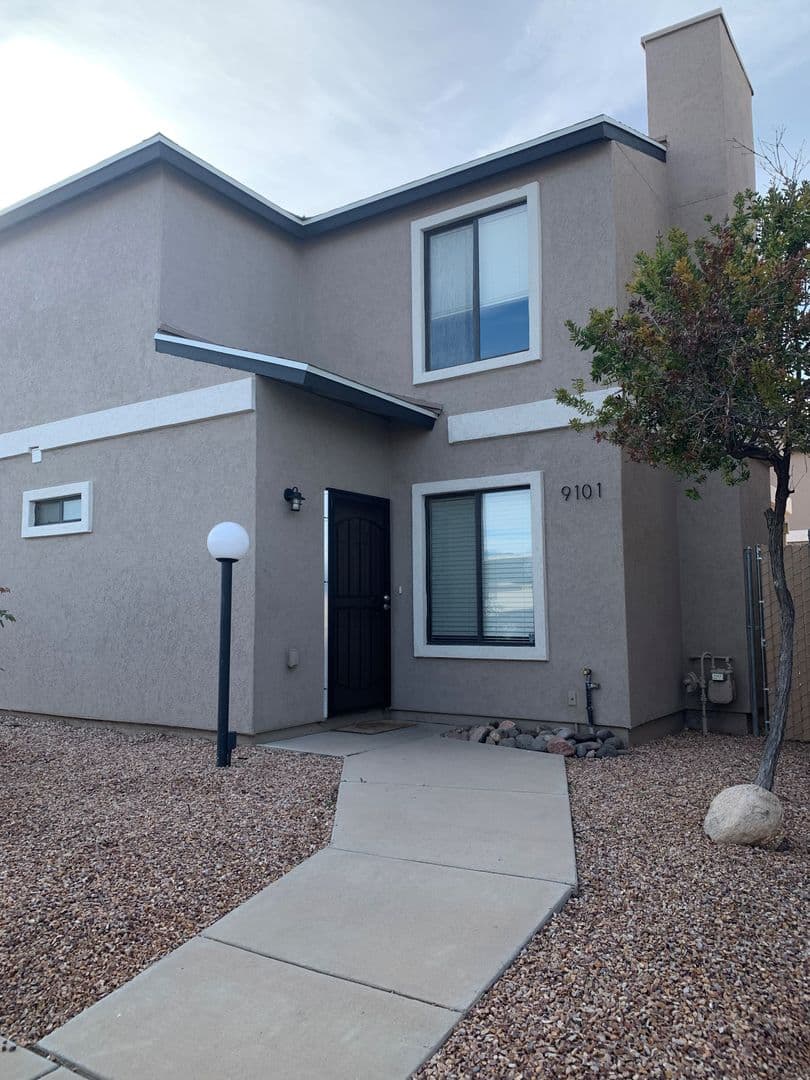 Tucson Apartment: 9111 E Broadway